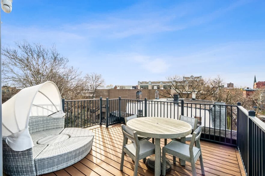 Building Photo - 81 Crescent Ave