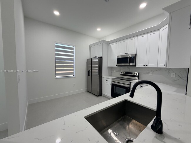 Building Photo - 1144 Mobley St E