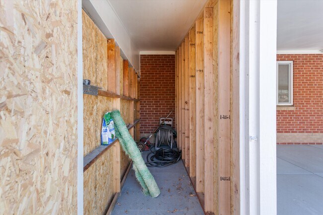 Building Photo - 1465 S Eaton St