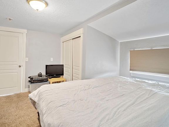 Building Photo - 1860 S 800 E