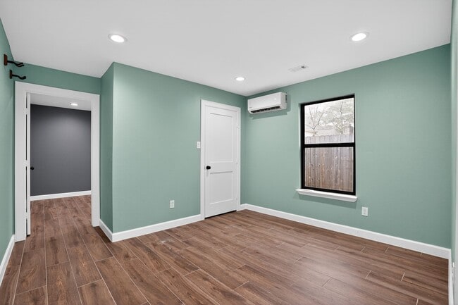 Building Photo - 6506 Jadecrest Dr