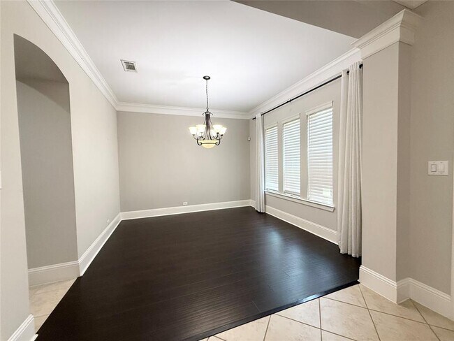Building Photo - 5711 Stern Springs Ln