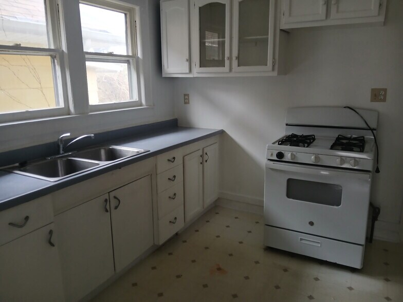 Building Photo - 2812 Overlook Dr