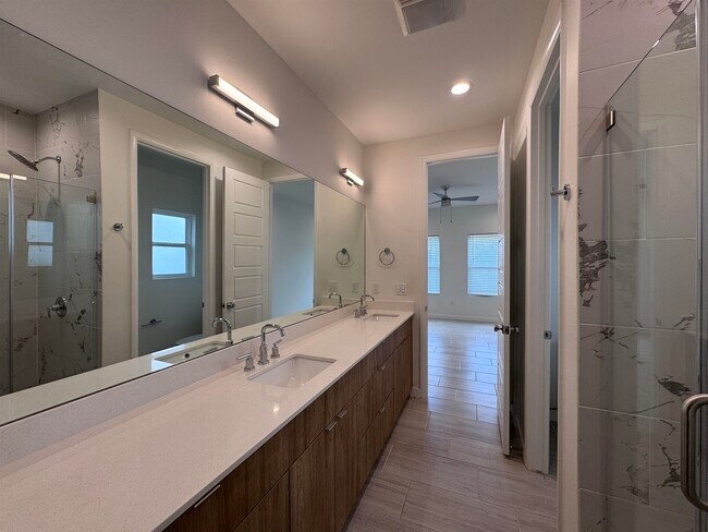 Building Photo - 417 Deer Path Lp