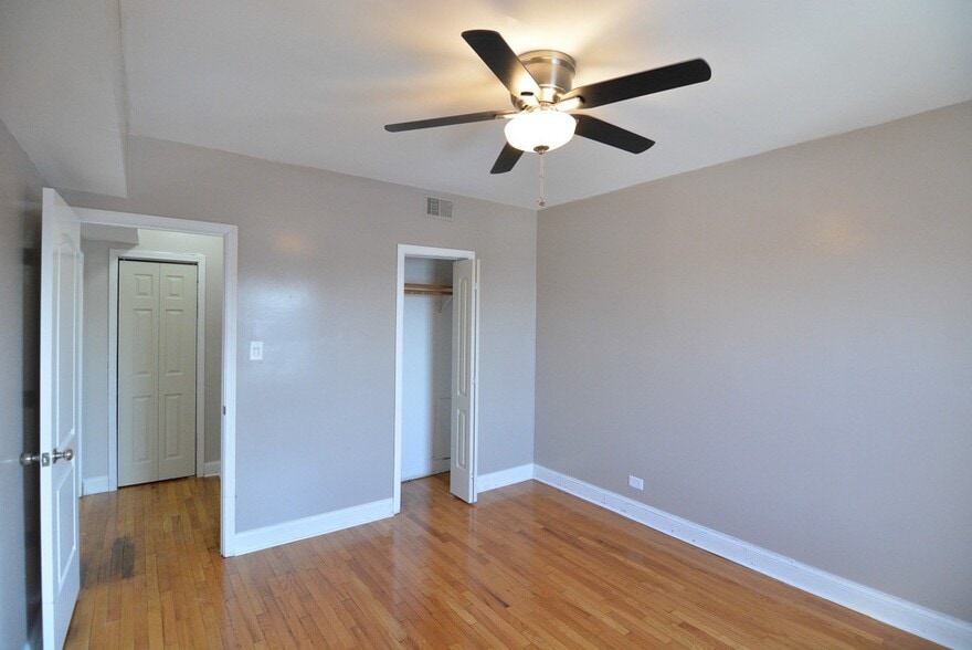 Building Photo - 3247 N Damen Ave