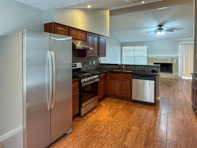 Building Photo - 530 Belwin Dr