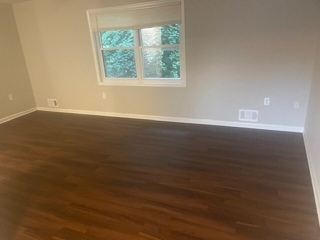 Living Room - 36 Bristol Ct