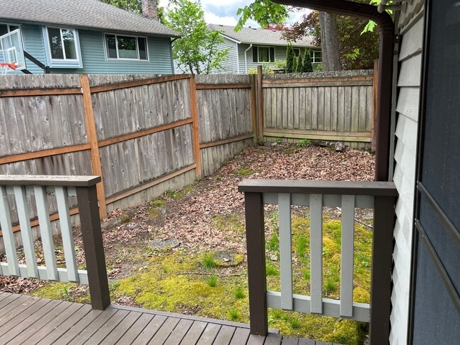 Building Photo - Private access to Lake Sammamish house