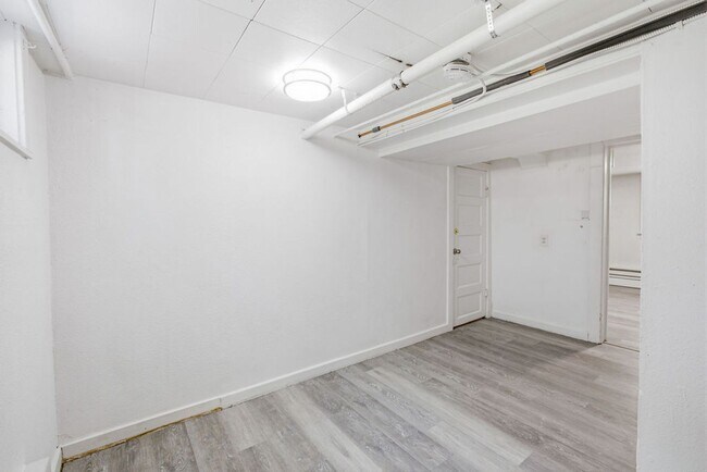 Building Photo - 419 Edwards St