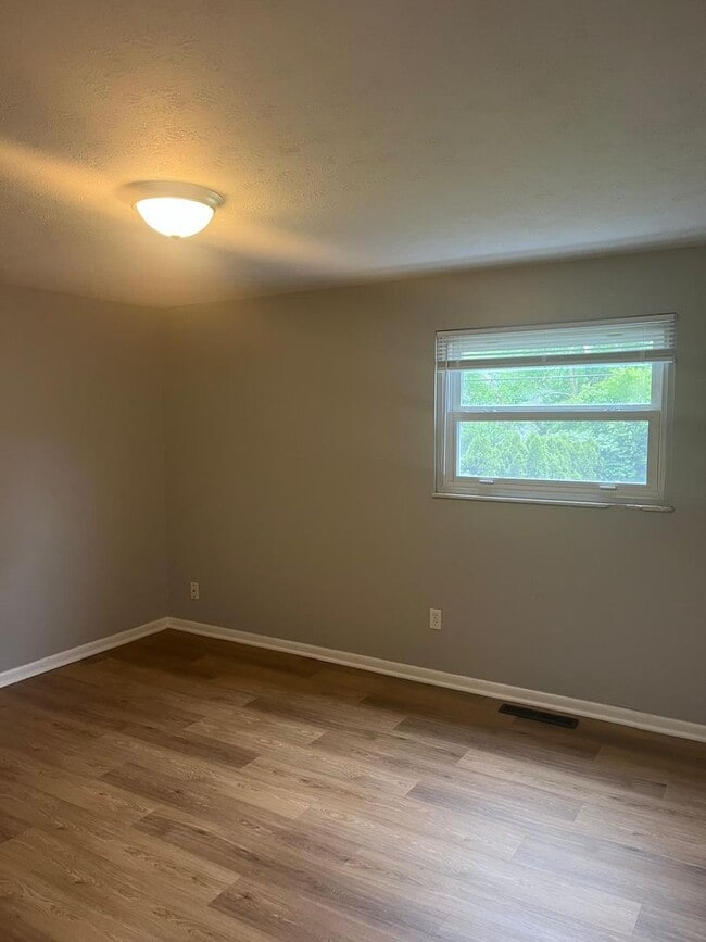 Building Photo - 5101 Holbrook Dr