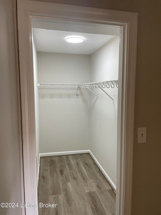 Building Photo - 1002 La Fontenay Ct