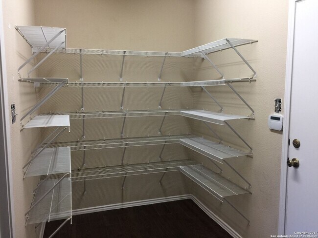 Building Photo - Large 3 bedroom home in Alamo Ranch