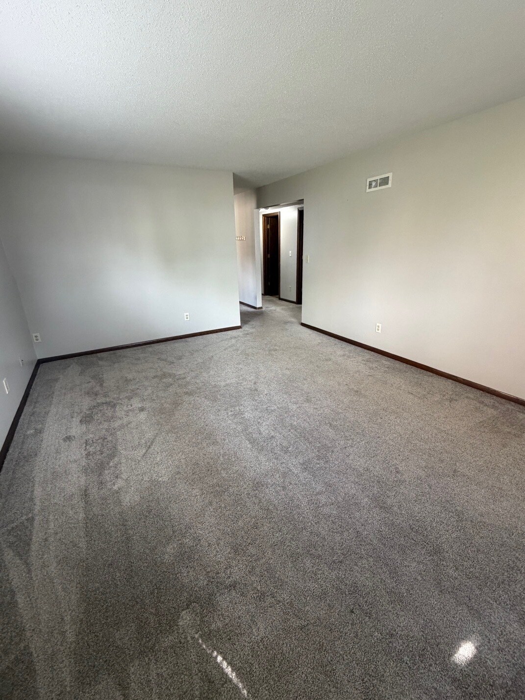 Building Photo - 422 Commodore Dr
