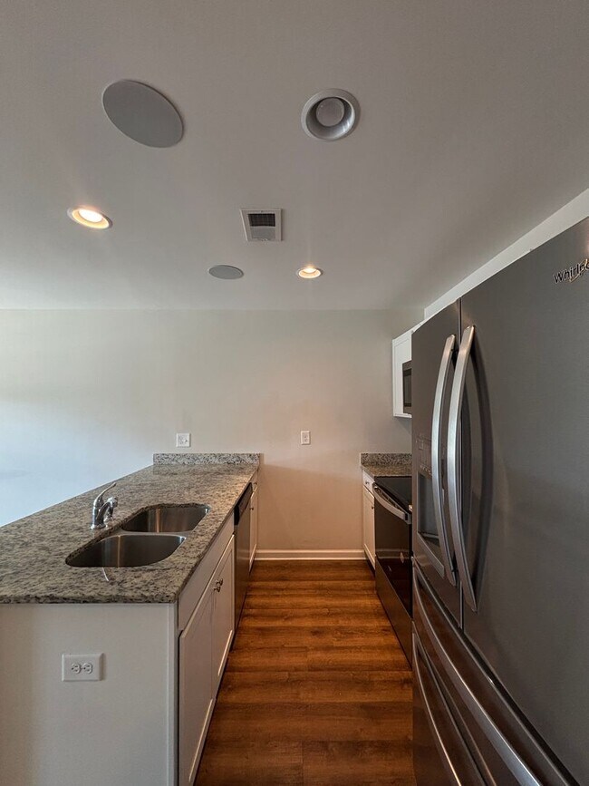 Building Photo - 125 Adger Rd