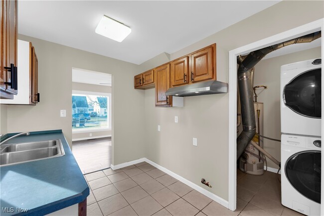 Building Photo - 18804 Rockland Ave