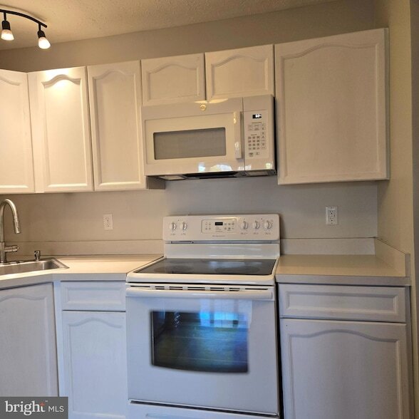 Building Photo - 129-122 Brookland Terrace