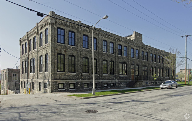 Primary Photo - Vine Street Lofts