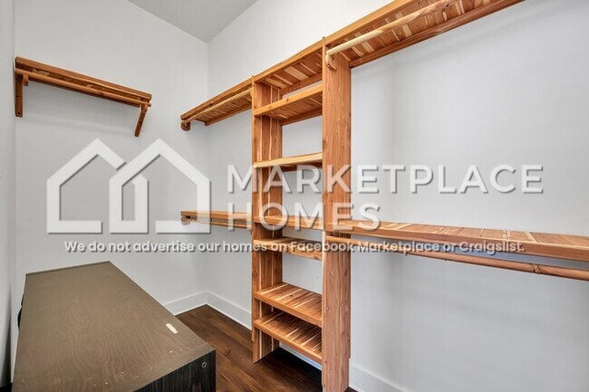 Building Photo - 6249 S Clubview Cir