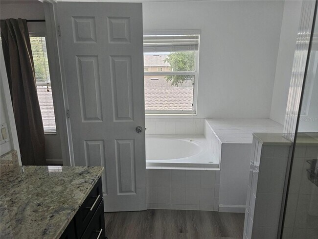 Building Photo - 9153 Oak Fern Dr