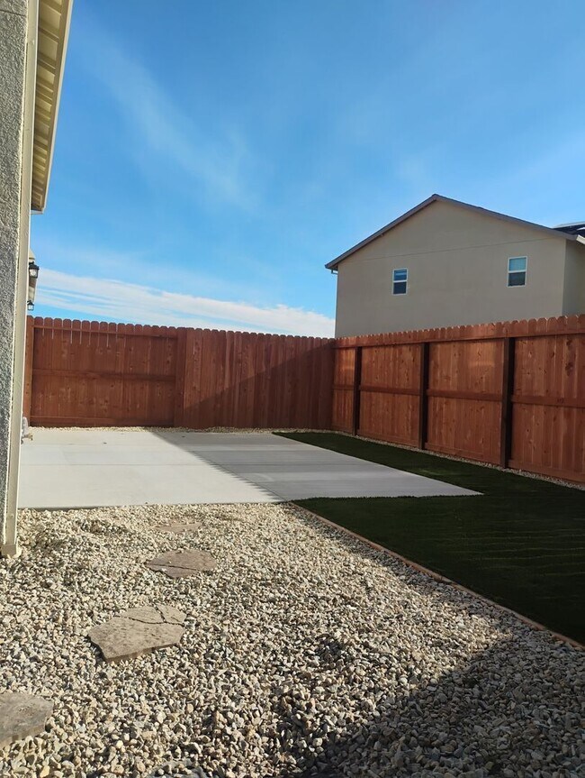 Building Photo - NEW BUILD HOME - Comfortable Living in a New Redding Neighborhood