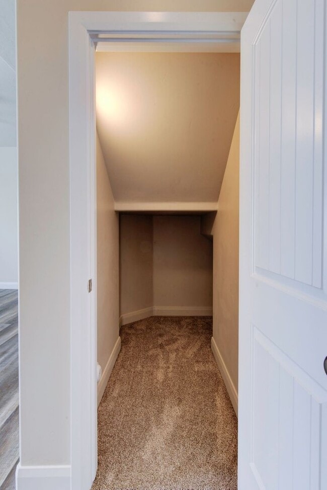 Building Photo - Newer 3 bedroom 2.5 bathroom townhome in Cedar City!