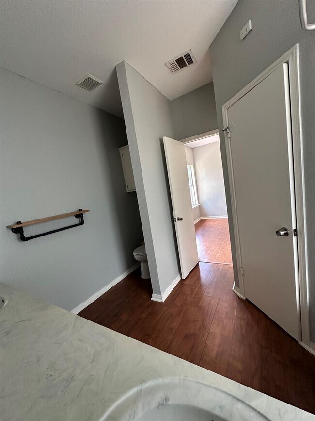 Building Photo - 4500 Silverstone Dr