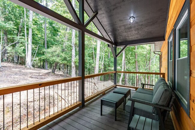 Building Photo - 43 Medina Ct