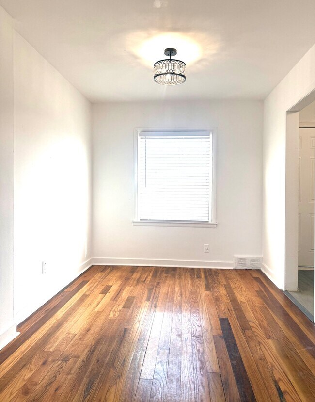 Building Photo - 480 Marquette Dr