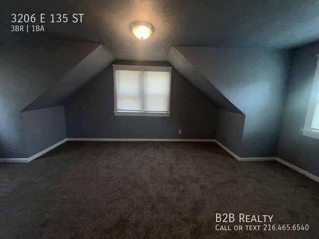 Building Photo - 3206 E 135th St