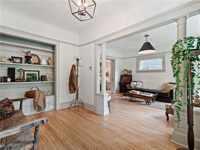 Building Photo - 1854 W 48th St