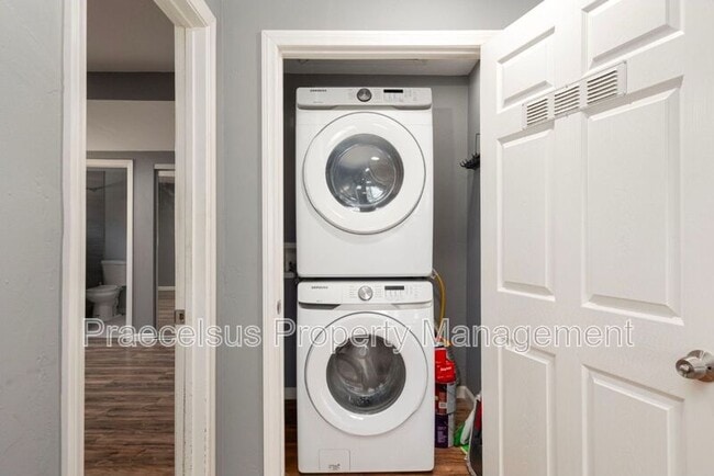 Building Photo - 311 Date St