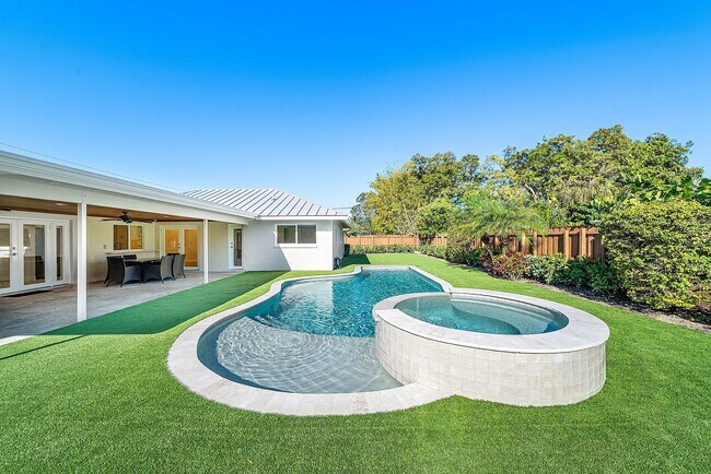 Building Photo - 1061 NW 3rd St