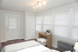 Building Photo - 2 Bed / 1 Bath in Wayne! Walkable Location!