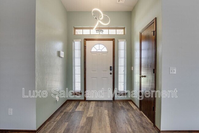 Building Photo - 1174 Misty Dr NW