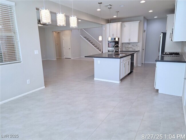 Building Photo - 905 Claystone Ridge Ave