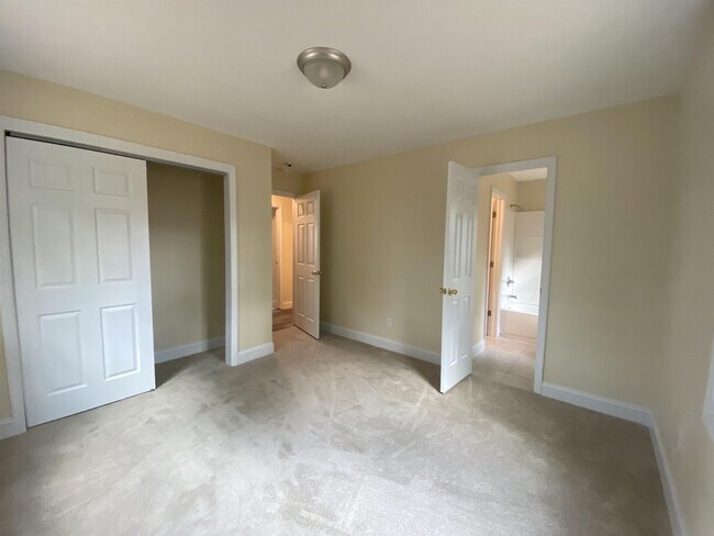 Building Photo - 4935 Walnut Dr