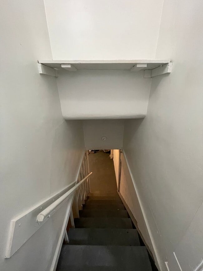 Building Photo - Available April 2026 - 2 Bedroom Home in Dormont w/ Central AC and Off-Street Parking Pad!