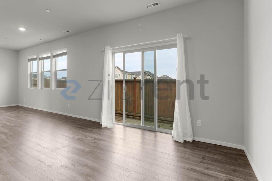 Building Photo - 11013 186th St E