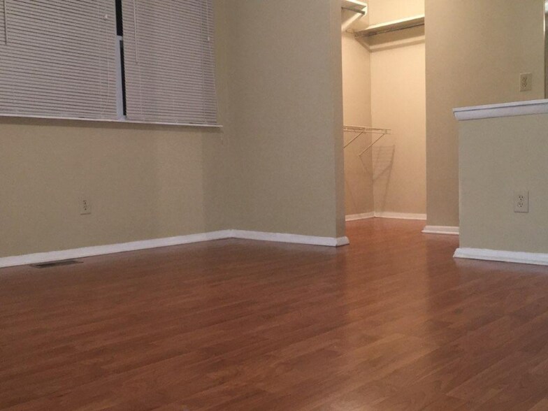 Building Photo - 6479 Meadow Rue Dr