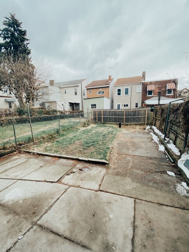 Building Photo - NEWLY RENOVATED 2 BEDROOM IN THE HEART OF BLOOMFIELD!