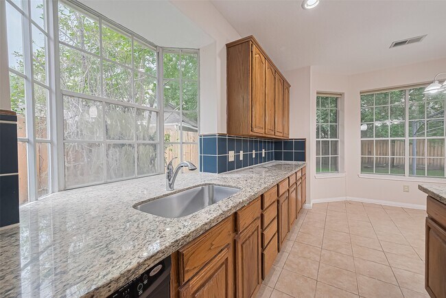 Building Photo - 1327 W Forest Dr