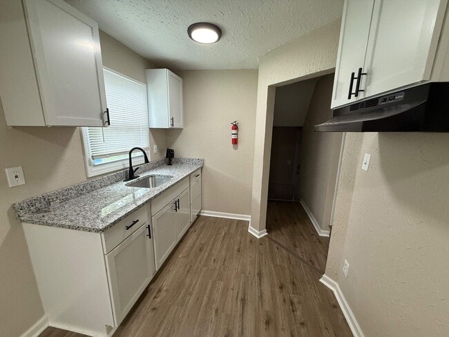 Building Photo - Renovated 4-Bedroom Home – We Welcome Sect...