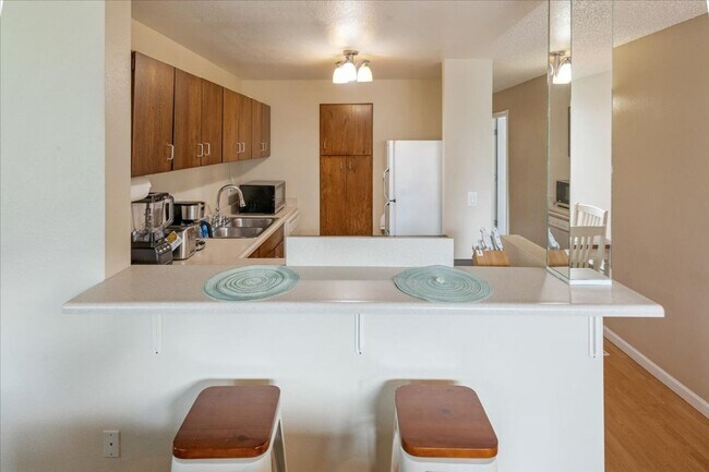 Building Photo - Charming Furnished Condo in Taku/Campbell - Everything You Need in One Place!