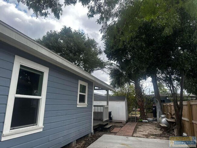 Building Photo - 65 Calle Real