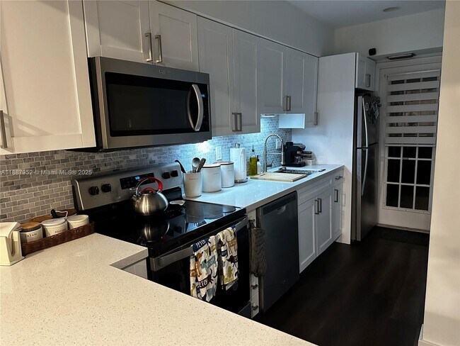 Primary Photo - 3971 Coral Springs Dr