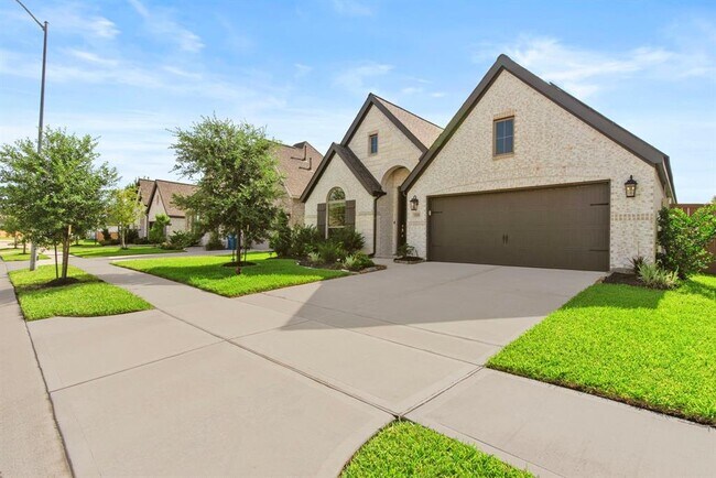 Building Photo - 15818 Weston Ridge Dr