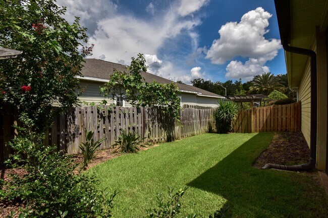 Building Photo - Spacious 4BR + Office Home with Pool in Garison Way