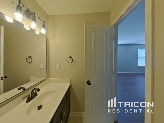 Building Photo - 1522 Ladora Dr