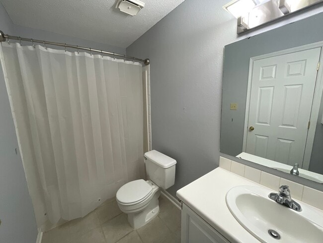 Building Photo - 2 bed, 2 bath South Columbia