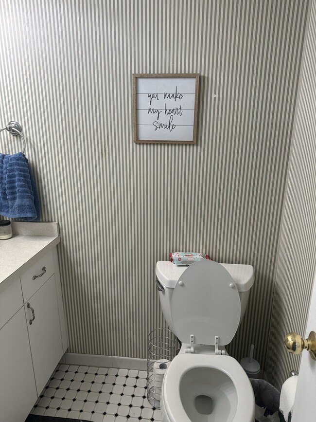 Building Photo - 5221 James Ln